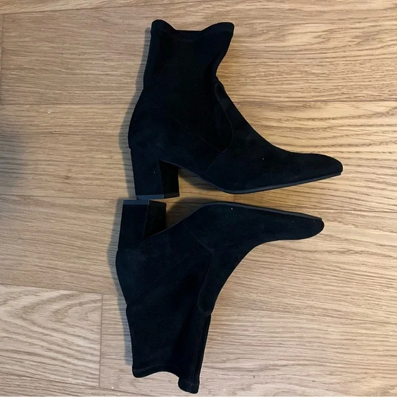New with box Stuart Weitzman suede booties